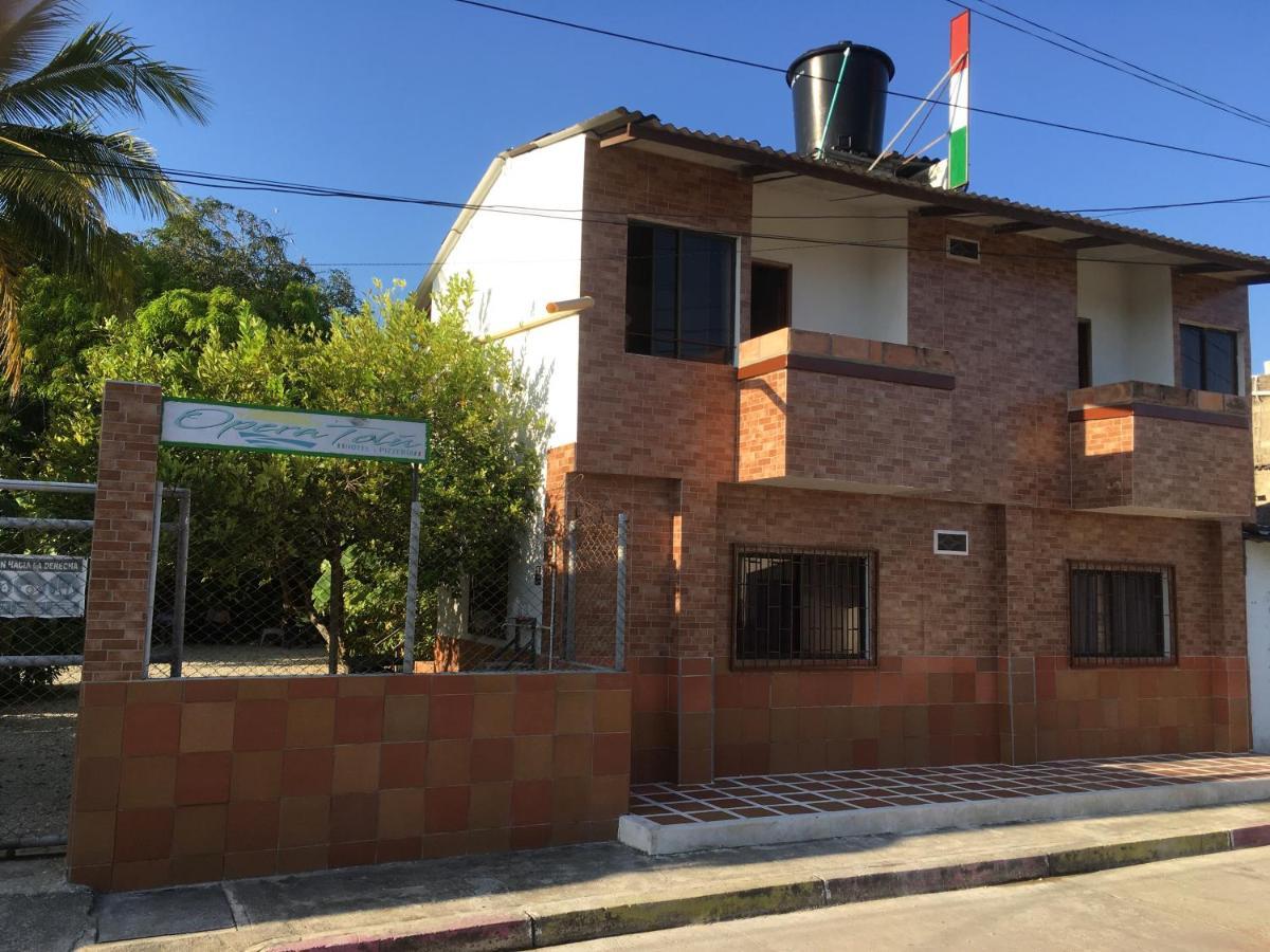 Hotel Pizzeria Opera Tolu Bagian luar foto