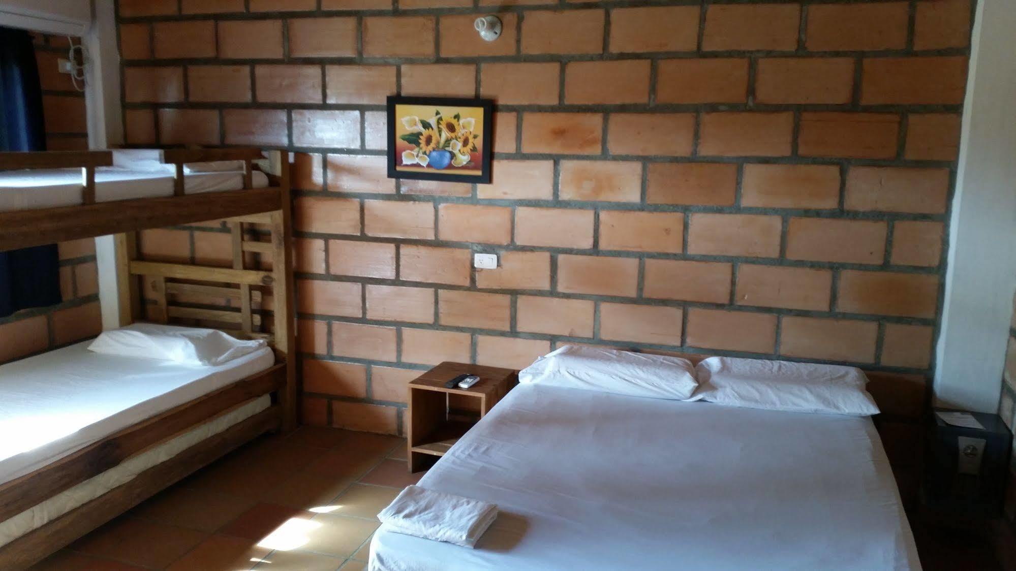 Hotel Pizzeria Opera Tolu Bagian luar foto