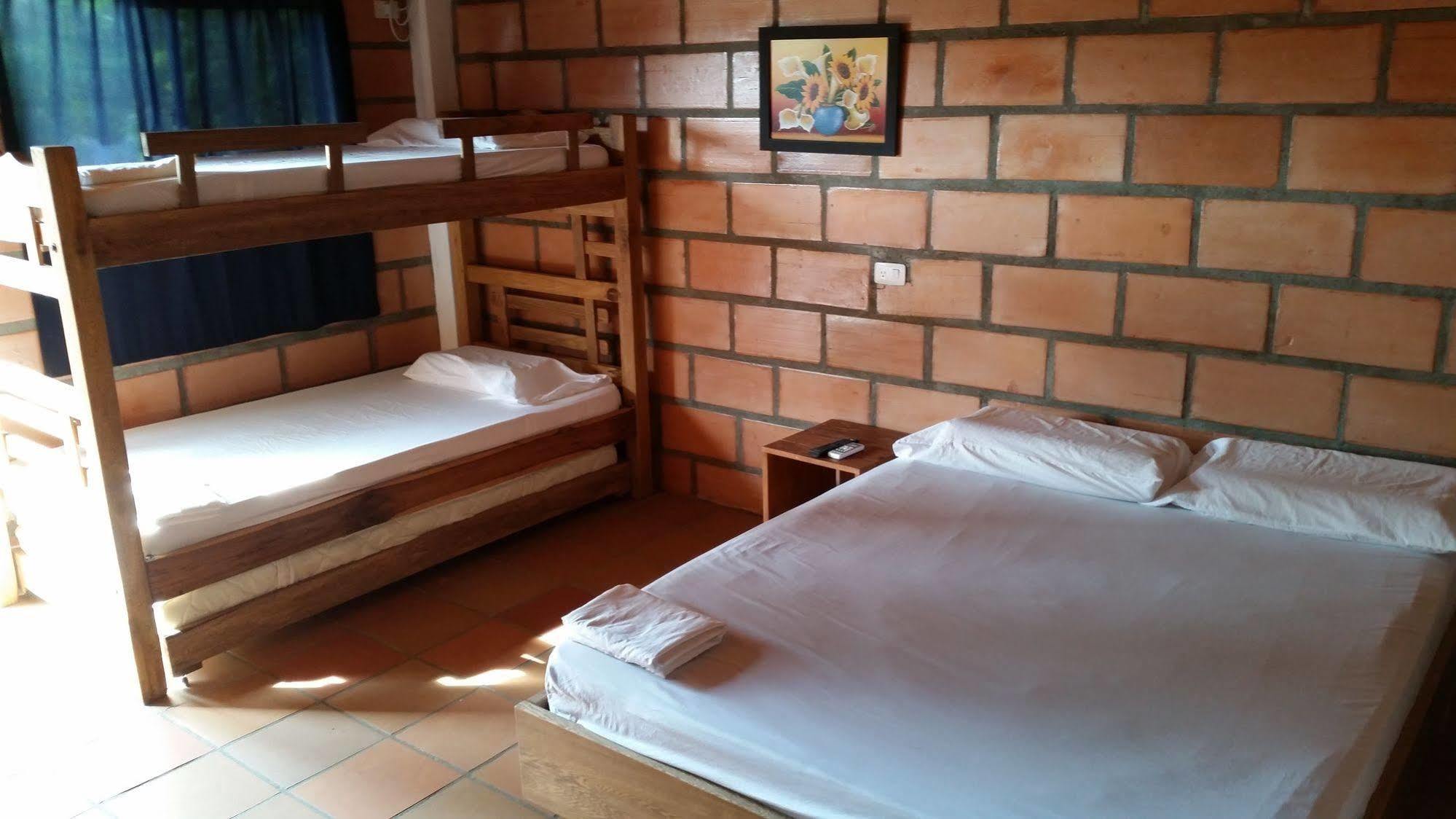 Hotel Pizzeria Opera Tolu Bagian luar foto